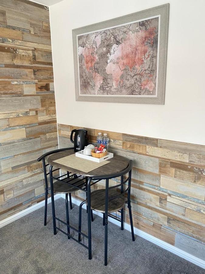 Gatwick Deluxe En-Suite Rooms Horley Exterior foto